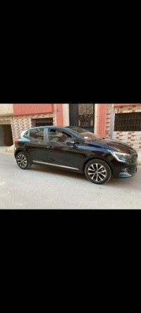 voitures-renault-clio-5-2023-equilibre-mostaganem-algerie