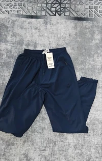 pantalon survêtement umbro taille L couleur bleue nuit 