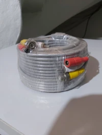 Câble pour caméra avec alimentation 