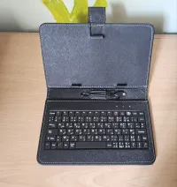 Pochette avec clavier pour tablettes 6" jusqu'à 8.4" Universel
