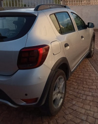 voitures-dacia-sandero-2017-stepway-ouzellaguen-bejaia-algerie