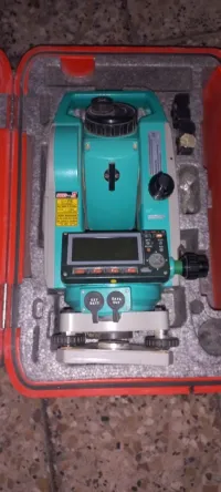 Total station sokkia set530R laser et double écran 