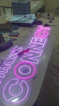 Alucobond, Lettre en relief plexi, LED.