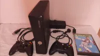 Xbox 360 slim avec 2 manette d'origine et flach