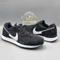 NIKE VENTURE RUNNER