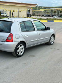 voitures-renault-clio-campus-2012-bye-el-harrouch-skikda-algerie