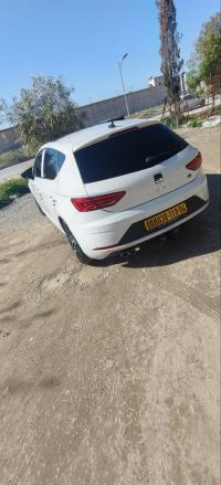 سيارات-seat-leon-2018-fr15-عين-مليلة-أم-البواقي-الجزائر