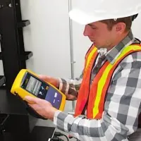 Service de certification réseau avec le Fluke DSP-4100