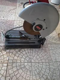 Tronçonneuse à table