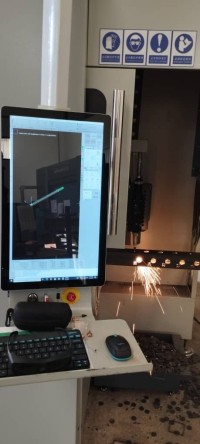 صناعة-و-إنتاج-operateur-machine-laser-هراوة-الجزائر