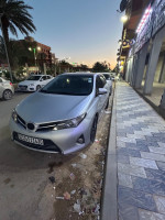 moyenne-berline-toyota-auris-2014-dynamique-ouargla-algerie