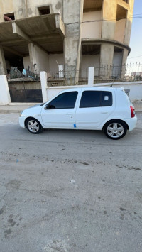 voitures-renault-clio-campus-2013-bye-skikda-algerie