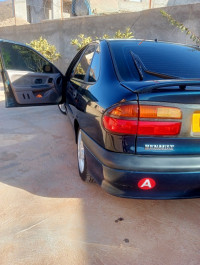 voitures-renault-laguna-1-2000-maghnia-tlemcen-algerie