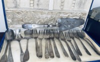 أدوات-مائدة-مصنوعة-يدويا-coffret-service-a-gateau-vintage-en-metal-argente-style-art-deco-بجاية-الجزائر