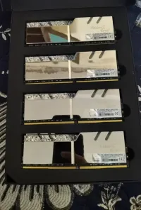 G Skill TridentZ Royal DDR4/3200 64 . 32GB CL16-18-18