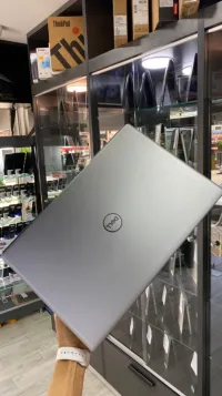 DELL PRECISION 7750 XEON 10885M 64GB 512GB SSD T1000