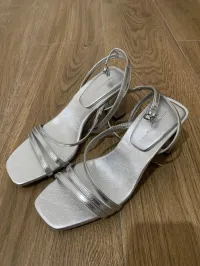 Sandale à talons