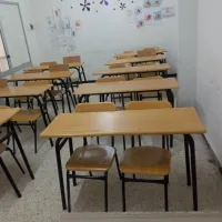 chaises et table scolaire