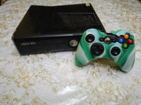 consoles-xbox-360-slim-flash-et-glitsh-avec-manette-rouiba-alger-algerie