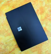 Surface pro 6 i7-8th 16-ram 512g SSD