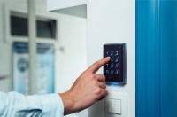 إصلاح-أجهزة-إلكترونية-fourniture-et-pose-pour-ascenseur-digicode-controle-dacces-camera-de-surveillance-باب-الزوار-الجزائر