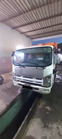 camion-npr-isuzu-2014-ouargla-algerie