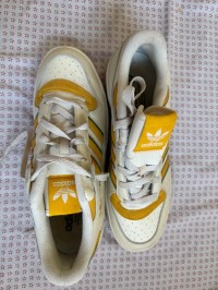 أحذية-رياضية-baskets-adidas-originals-forum-low-classic-blanc-creme-jaune-vert-وهران-الجزائر