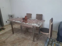 LOT de 02 Tables à manger d'occasion prêtes à égayer votre intérieur