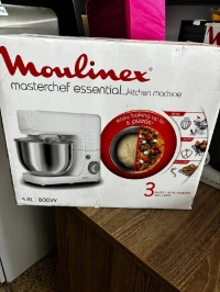 Petrin Moulinex blanc neuf jamais utilisé 4.8L 800W avec 3 outils à pâtisseries inclus