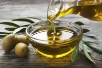 L'huile d'olive زيت الزيتون 