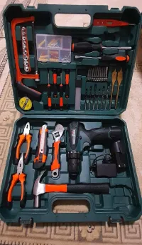Caisse à outils 108 Pcs avec Visseuse-Perceuse 