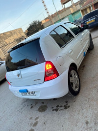 voitures-renault-clio-campus-2012-bye-mazouna-relizane-algerie