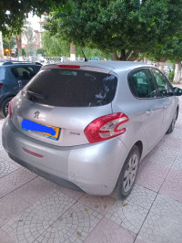 voitures-peugeot-208-2013-active-berrouaghia-medea-algerie