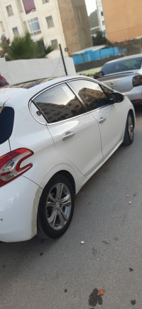 voitures-peugeot-208-2014-allure-el-bouni-annaba-algerie