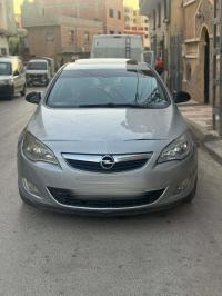 سيارات-opel-astra-2011-sport-غزوات-تلمسان-الجزائر