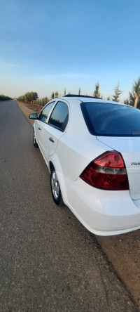 voitures-chevrolet-aveo-4-portes-2014-elegance-plus-tlemcen-algerie