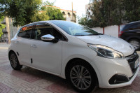 سيارة-صغيرة-peugeot-208-2015-allure-facelift-خنشلة-الجزائر