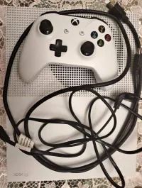 Xbox One S + Original Controller