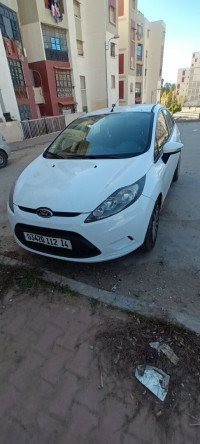 voitures-ford-fiesta-2012-tiaret-algerie