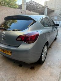 سيارات-opel-astra-2013-المنيعة-الجزائر