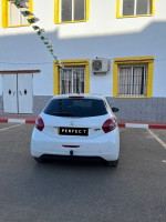 voitures-peugeot-208-2013-allure-hadjout-tipaza-algerie