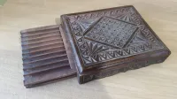 Vintage Distributeur; Boîte à cigarettes en bois sculpté avec système de tiroir. 