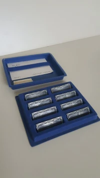 Vintage coffret 8 portes noms, reposes cartes de table, placement invités en étain. Art de table, 