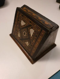 Ancien distributeur à cigarettes en bois marqueterie & nacre style Oriental