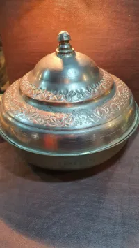 Ancienne assiette Tebsi Achaouette en cuivre blanc avec anses 