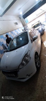 voitures-peugeot-208-2015-allure-facelift-saoula-alger-algerie