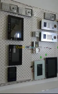 KIT VISIOPHONE SYSTEME SIMPLE AVEC 4 ECRANS 7 POUCES ( AVEC MEMOIRE D'IMAGE INTERNE )