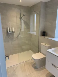 Montage séparation reparation vitrine cabine de douche escalier gard corp balcon tout travaux verre