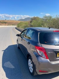 سيارات-toyota-yaris-2011-تيزي-وزو-الجزائر