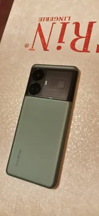 Realme GT5